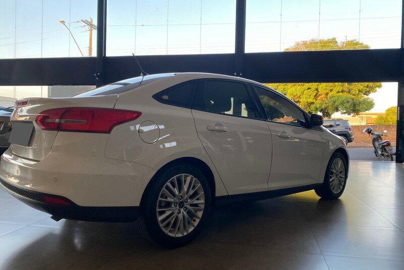 FOCUS 2.0 SE 16V FLEX 4P POWERSHIFT ANO 2018 COR BRANCO